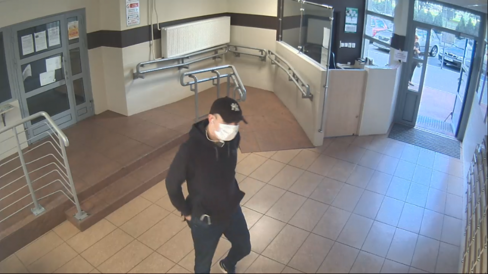 Oszukał starszą kobietę i wyłudził pieniądze - złodziej poszukiwany!