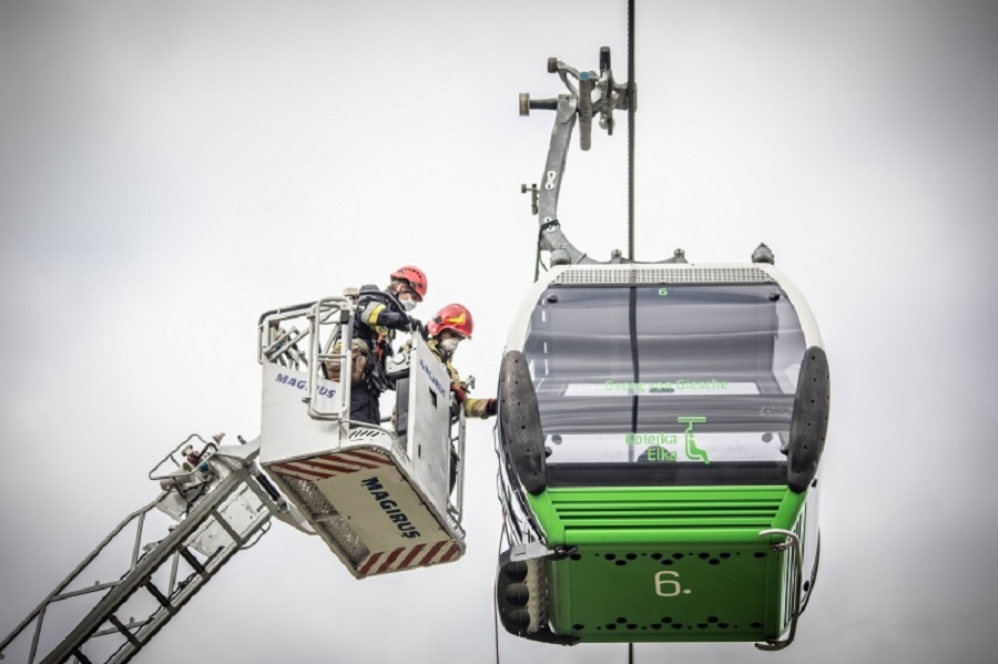 Strażacy i obsługa kolejki ćwiczyli ewakuację „Elki”