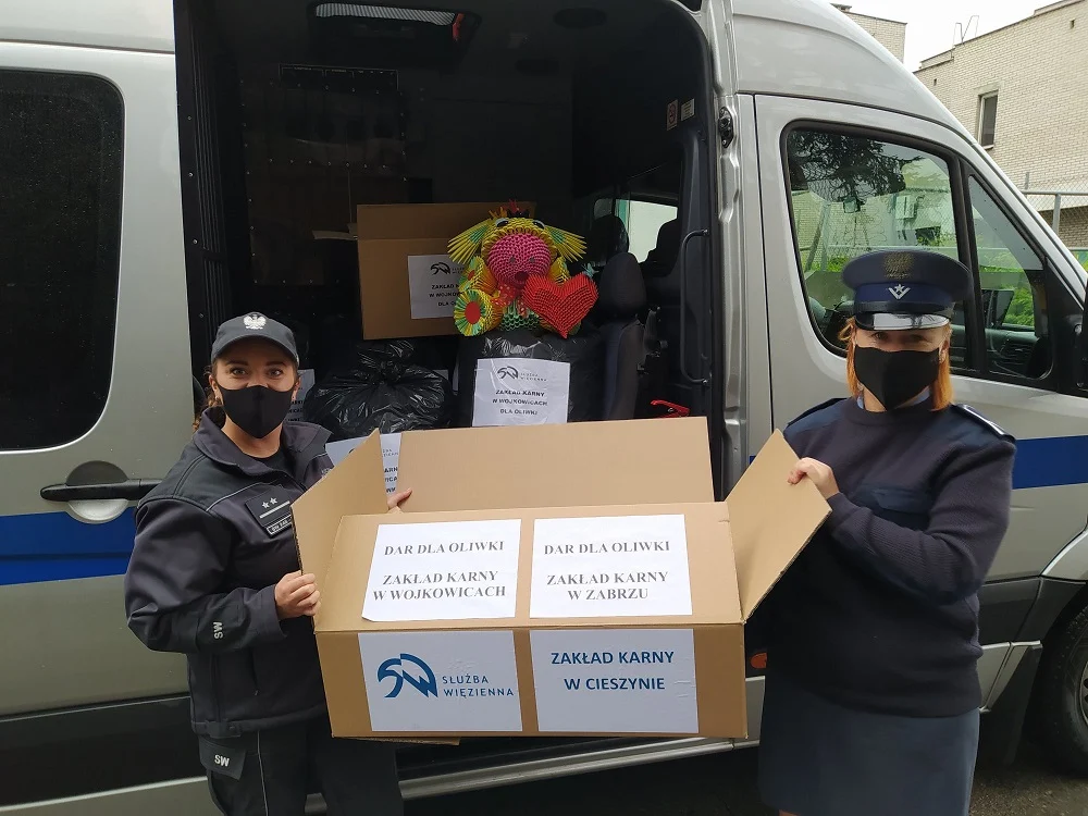 Funkcjonariusze Służby Więziennej walczą o życie kilkumiesięcznej Oliwki chorej na SMA