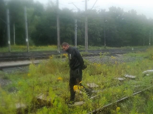 Publikujemy wizerunek podejrzewanego o kradzież infrastruktury kolejowej