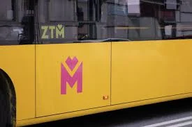 Komunikacja miejska w czasie nowych obostrzeń dot. koronawirusa. ZTM realizuje plan, wdraża nowe rozkłady jazdy 