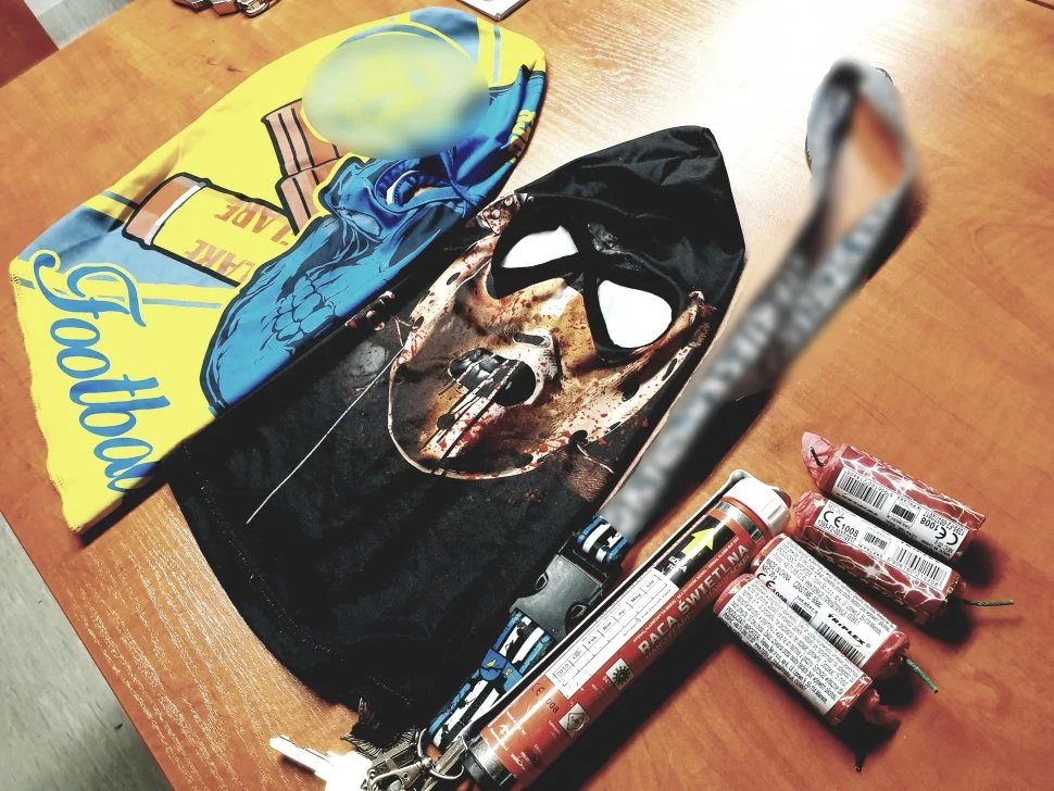 Zerwali z twarzy 15-latka maseczkę z logo klubu piłkarskiego. Pseudokibice zatrzymani