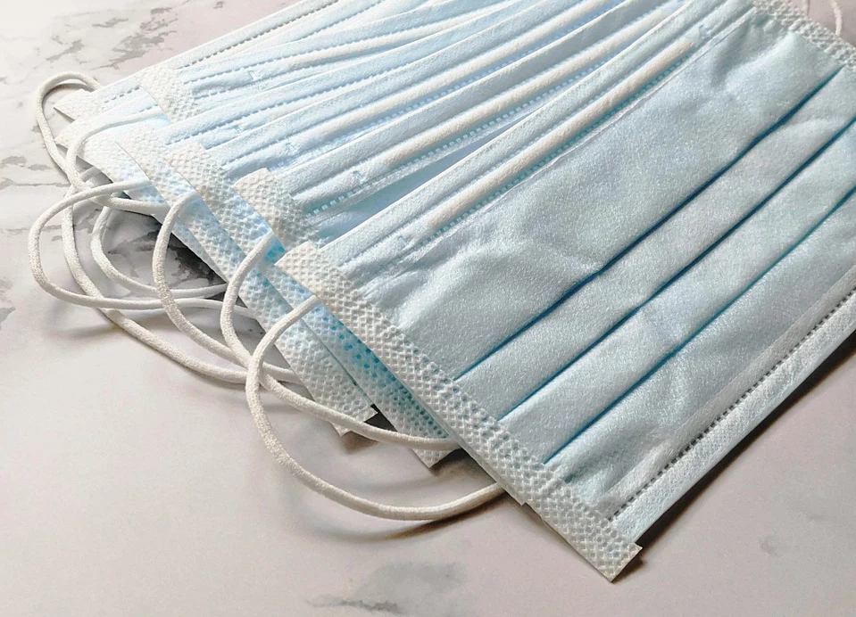 Znów zamknięte szkoły, kina i muzea. Dalsze obostrzenia Rządu