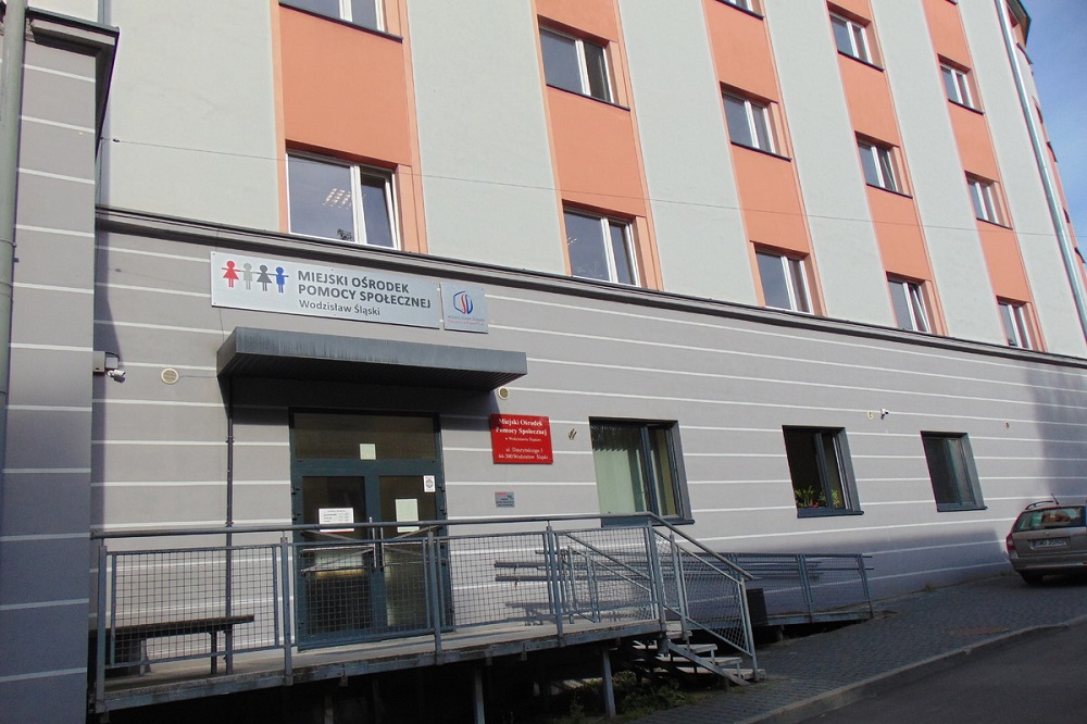 MOPS ogranicza dostęp dla klientów