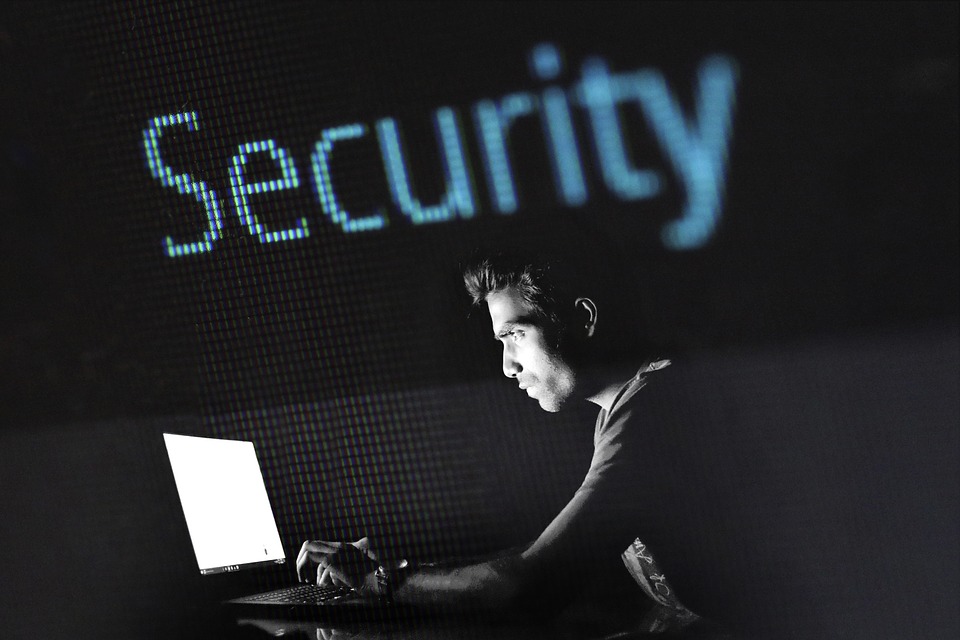 Uwaga na oszukańcze serwisy internetowe oferujące inwestycje w kryptowaluty i na rynku For