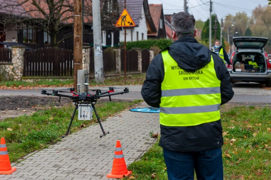 Dronem nad kominami - kontrole zadymienia