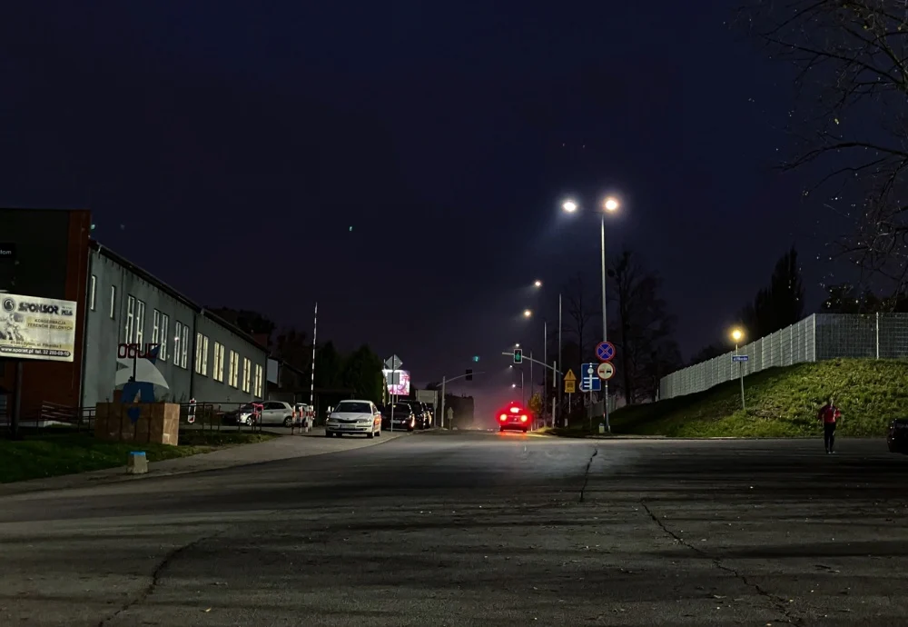 Trwa montaż nowoczesnych lamp