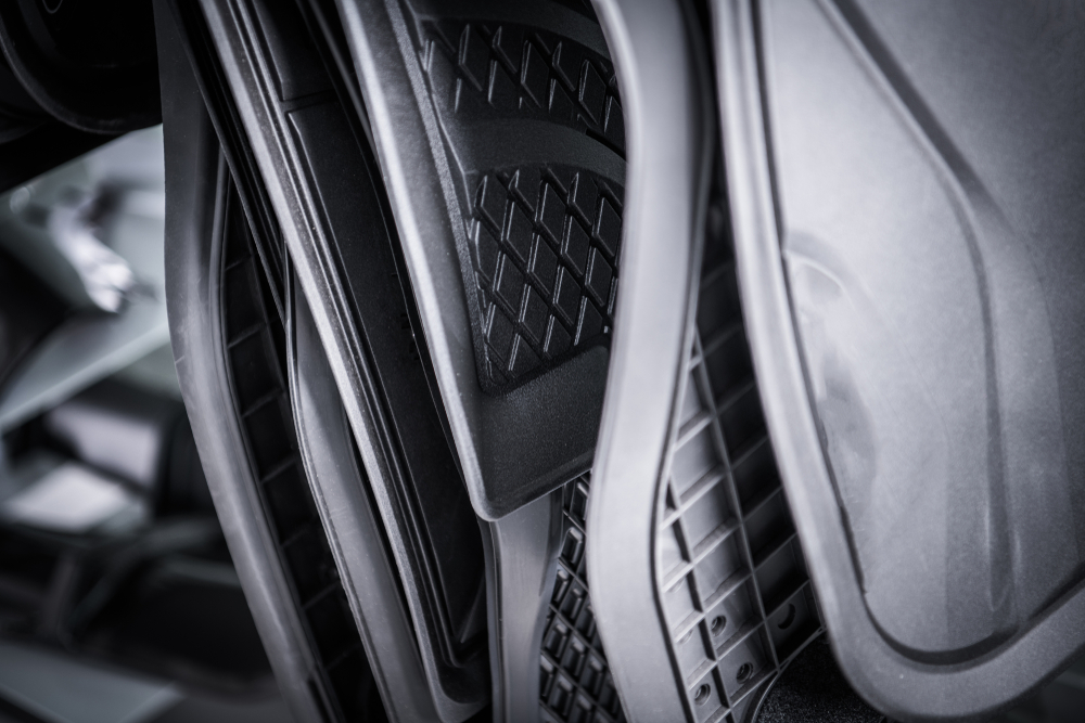 Na co zwrócić uwagę wybierając dywanik do samochodu?