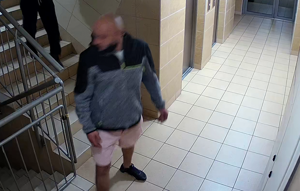 Ten mężczyzna podejrzewany jest o kradzież rowerów – czy rozpoznajesz?