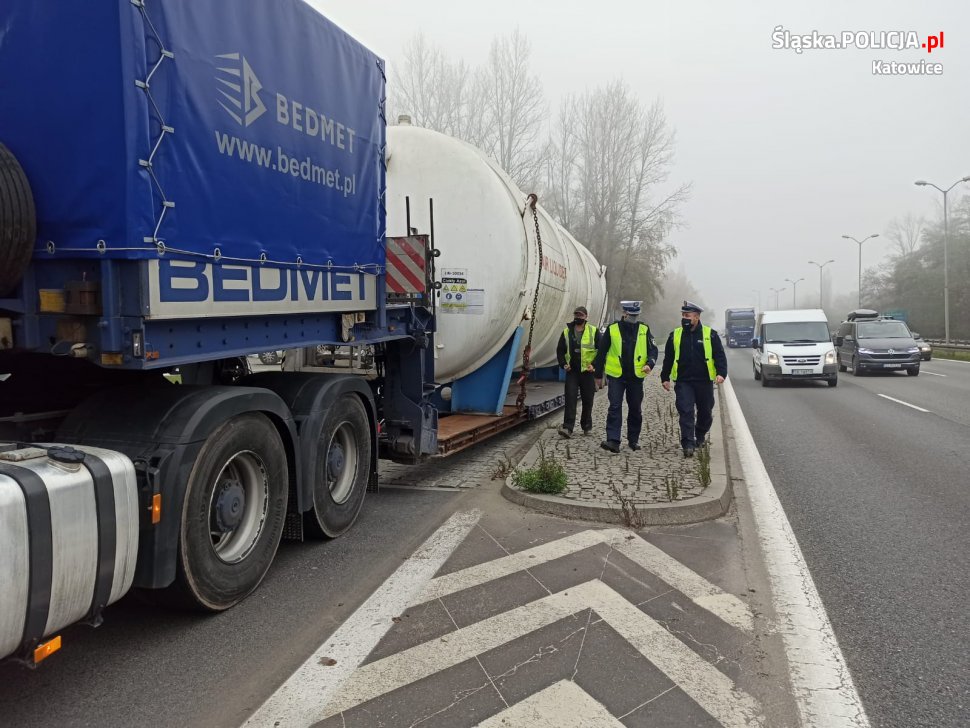 Katowicka drogówka pilotowała transport zbiornika na tlen