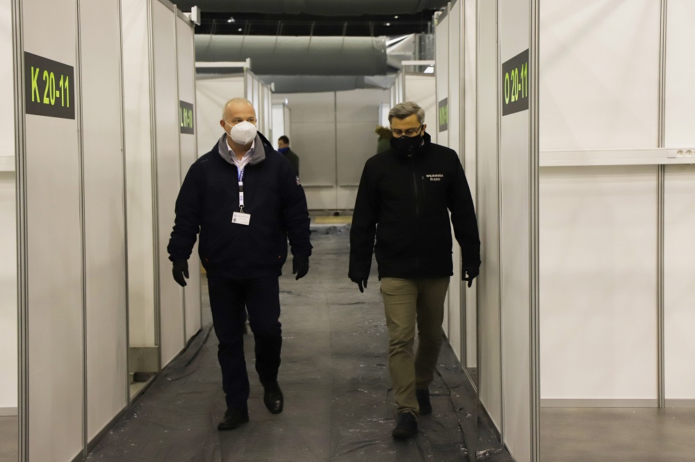 Trwa budowa szpitala tymczasowego w MCK w Katowicach