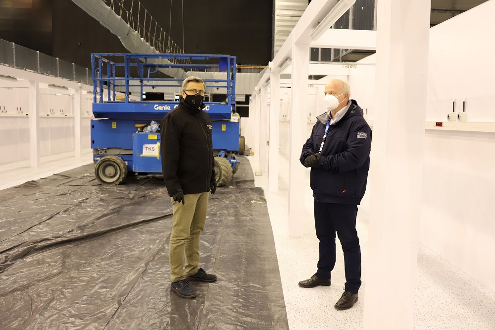 Trwa budowa szpitala tymczasowego w MCK w Katowicach