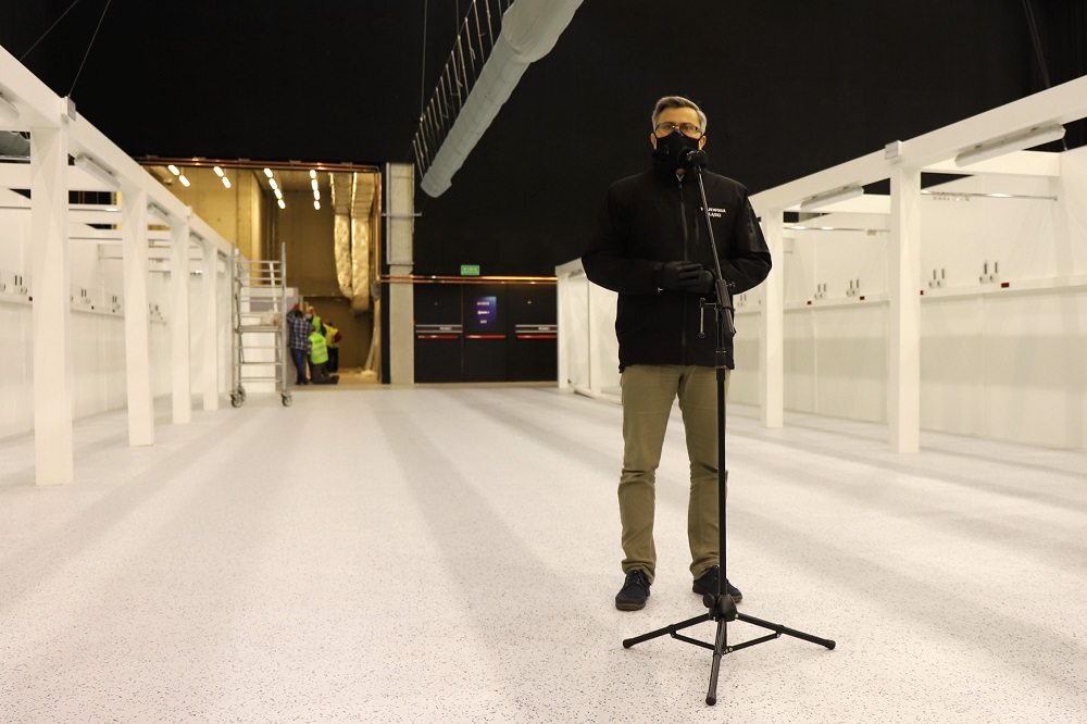 Trwa budowa szpitala tymczasowego w MCK w Katowicach