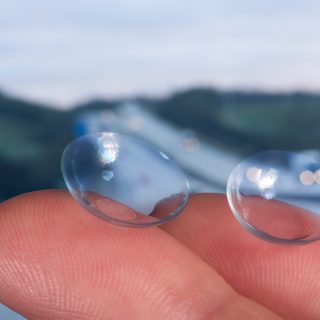 Soczewki kontaktowe kwartalne - co należy wiedzieć, jakie wybrać i gdzie kupić?