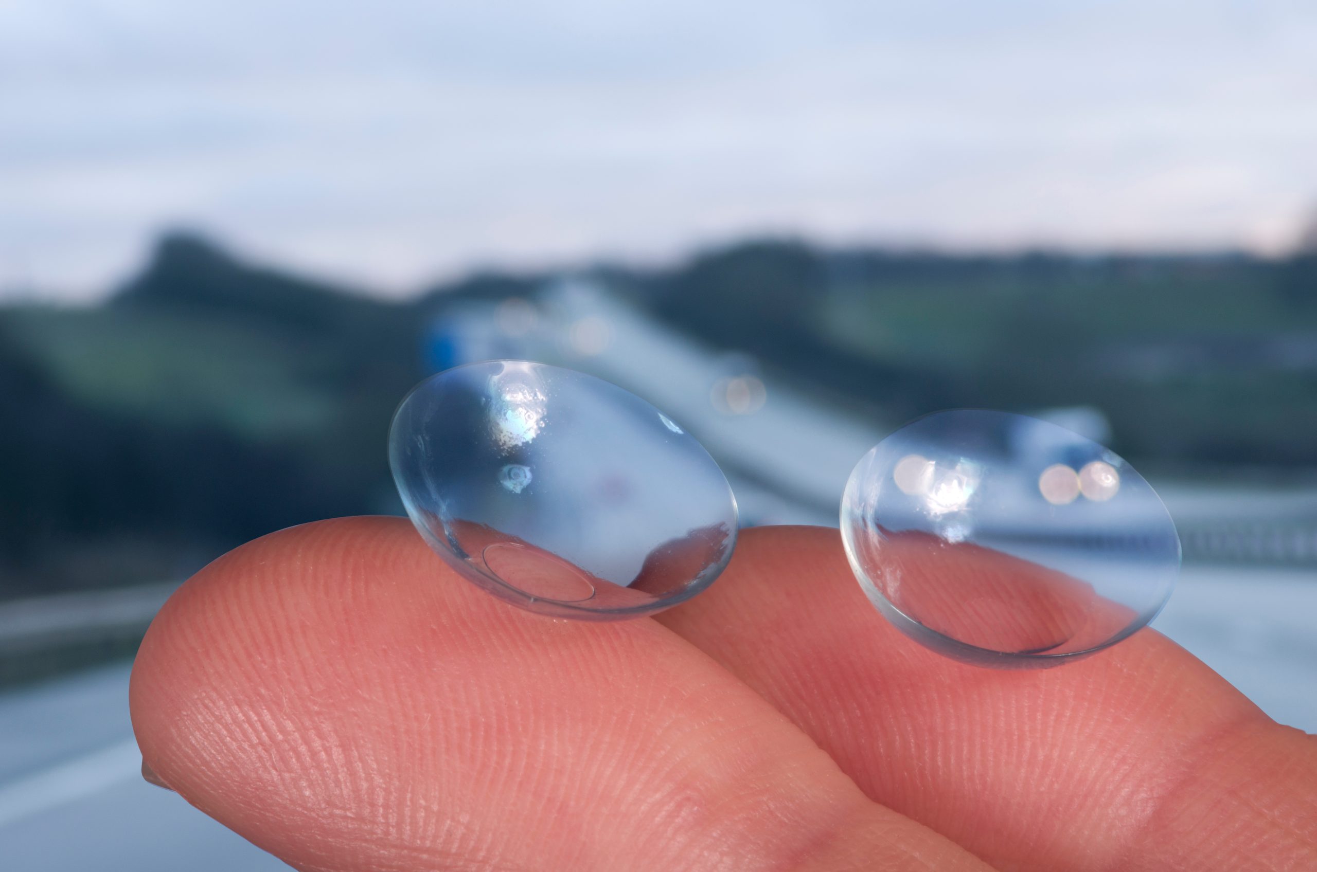 Soczewki kontaktowe kwartalne - co należy wiedzieć, jakie wybrać i gdzie kupić?