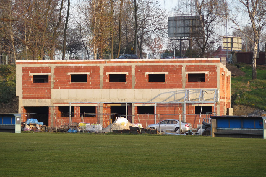 Budowa budynku w kompleksie boisk piłkarskich "Kresy"