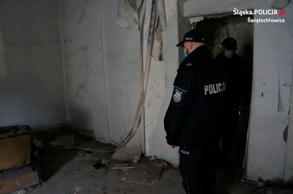 Dzielnicowi sprawdzają miejsca przebywania bezdomnych w trosce o ich los