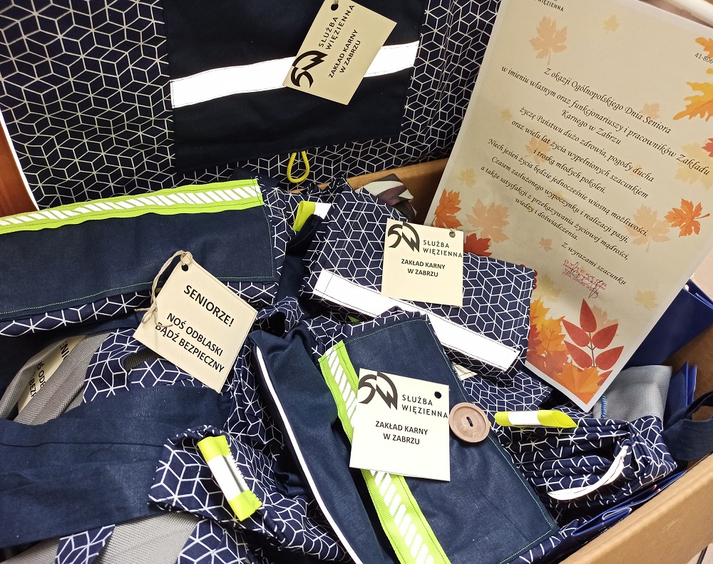Akcja funkcjonariuszy Służby Więziennej: Seniorze! Noś odblaski - bądź bezpieczny