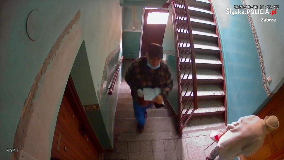 Publikujemy wizerunek osób podejrzewanych o kradzież metodą na "pracownika wodociągów"