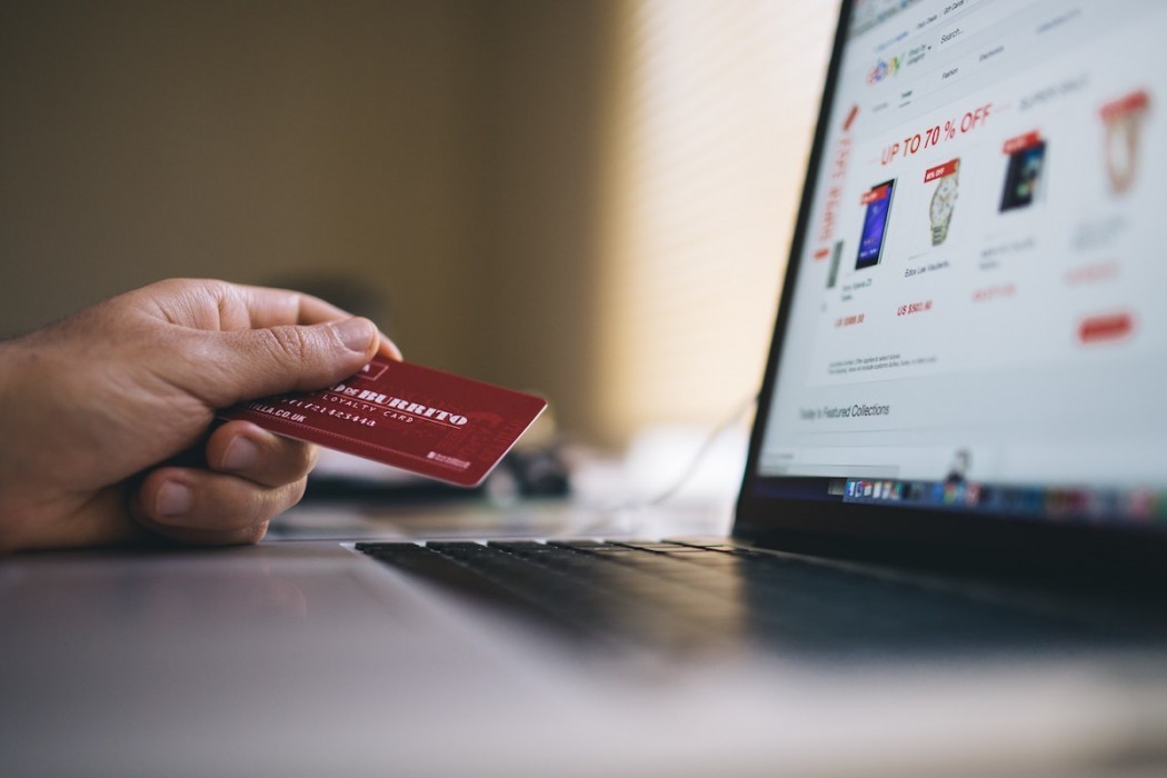 30 absolwentów pierwszej edycji Śląskiej Akademii Handlu Internetowego z tytułem eMarketing Manager