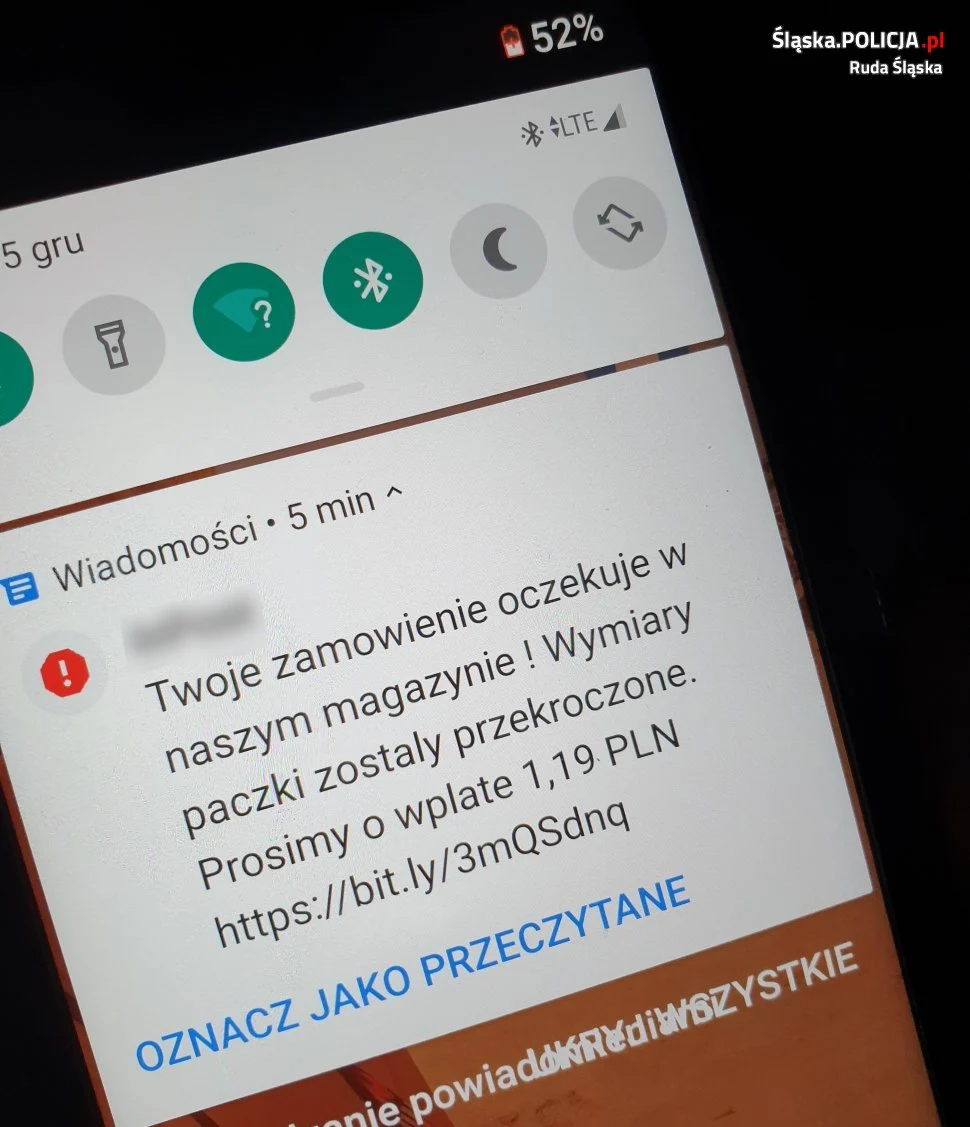 Uwaga na SMS-y o koniecznej dopłacie do przesyłki. Takie wiadomości to oszustwo!