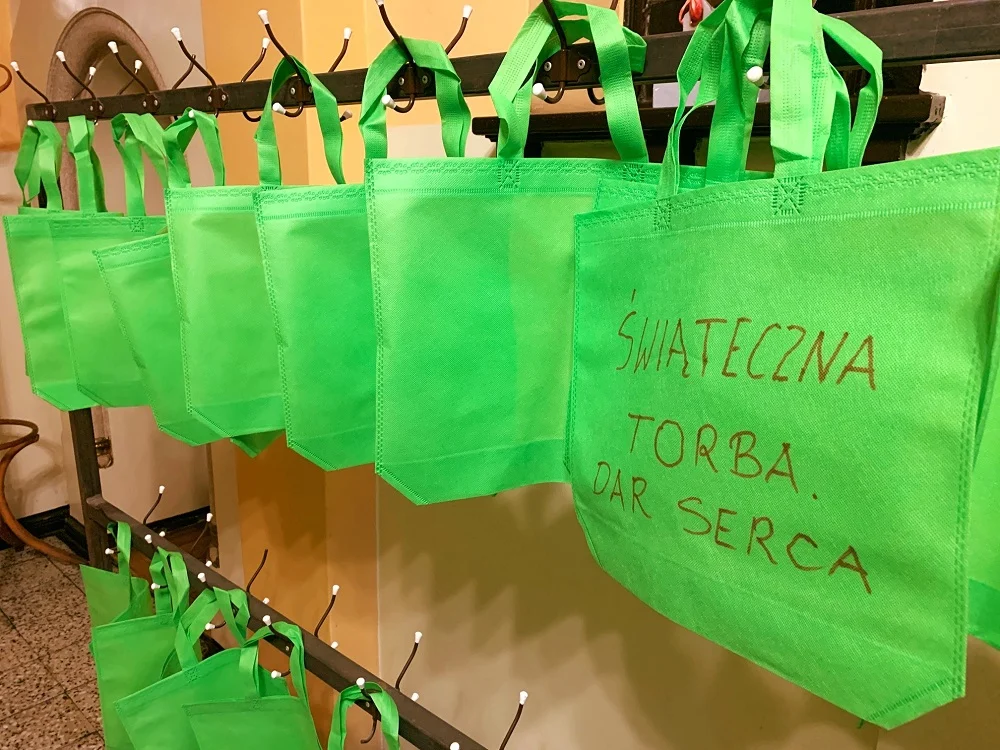 Nowy Bytom: Ruszyła parafialna akcja "Świąteczna Torba Dobroci"