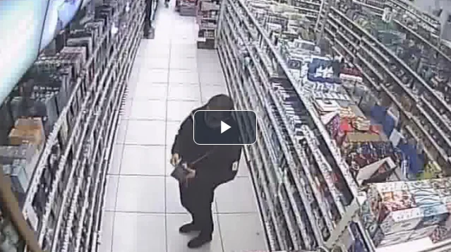 Publikujemy wizerunek sprawcy kradzieży perfum