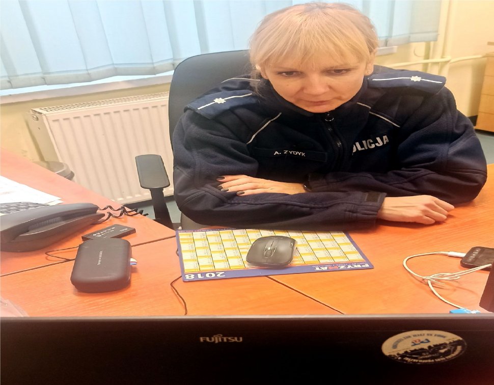 Zdalne nauczanie z piekarskimi policjantami