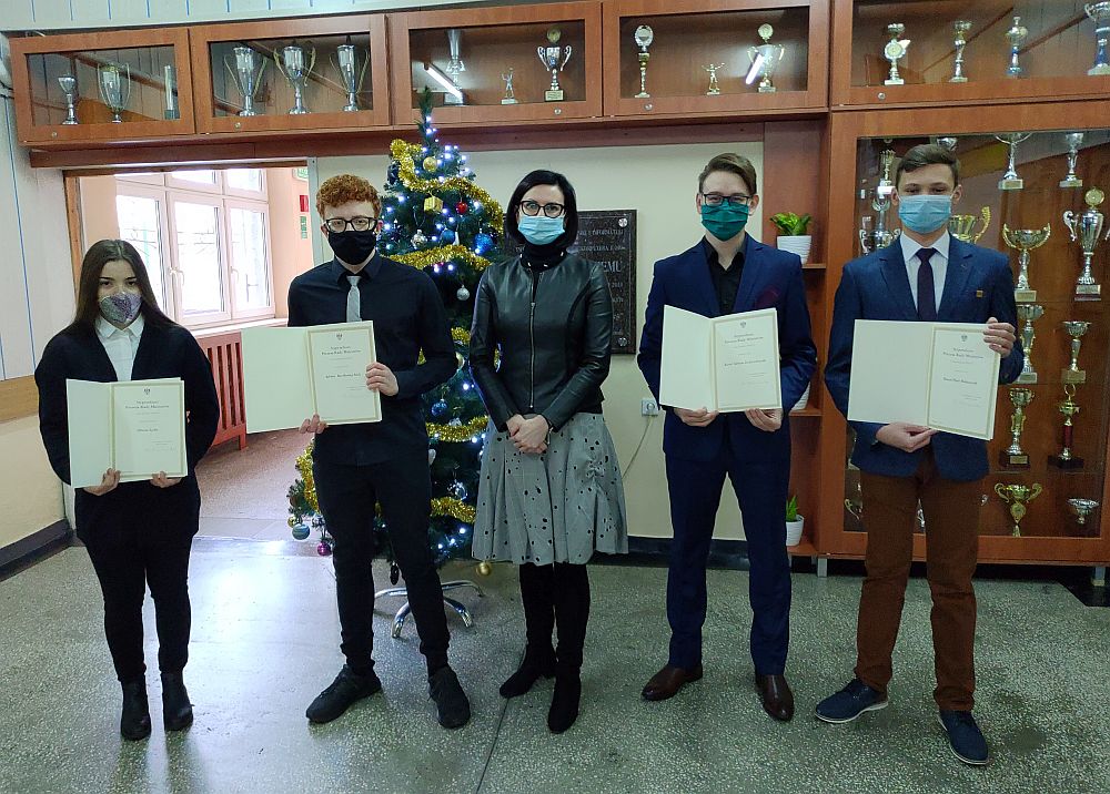 Piekarscy uczniowie ze stypendiami MEN i Prezesa Rady Ministrów