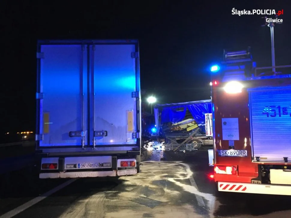 Karambol czterech ciężarówek na autostradzie A4