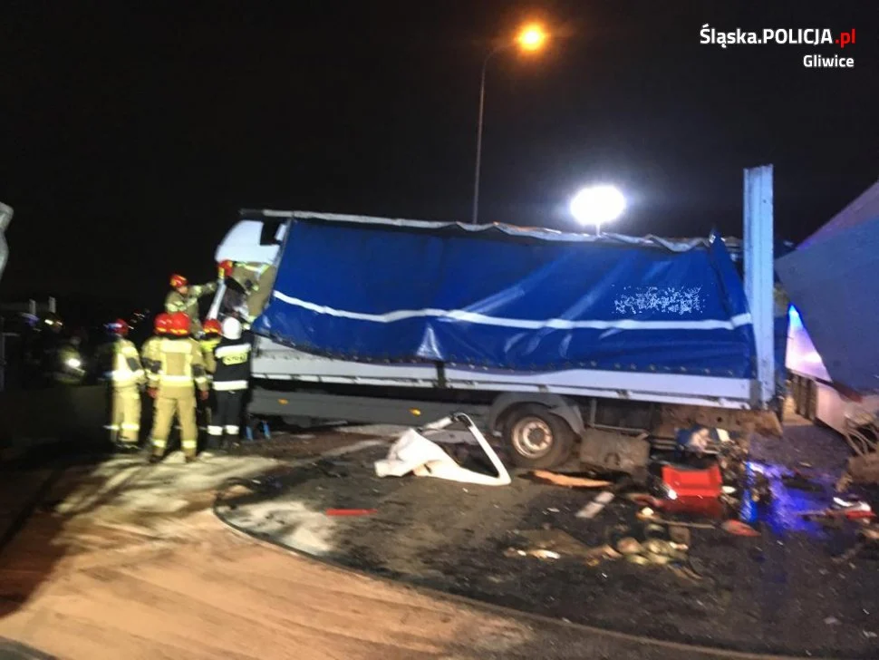 Karambol czterech ciężarówek na autostradzie A4