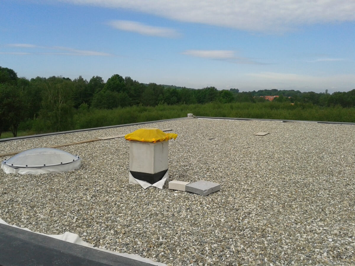 Który dach tańszy płaski czy dwuspadowy?