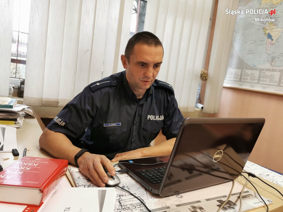 O kulturze w Internecie - policyjny profilaktyk na lekcjach on-line