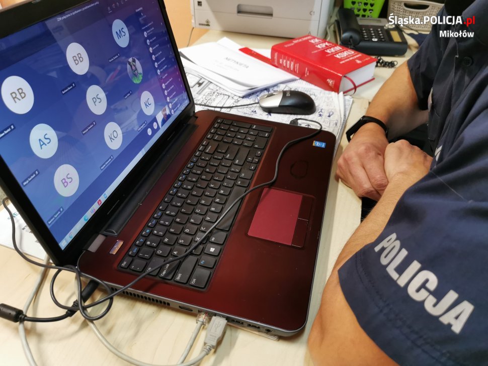 O kulturze w Internecie - policyjny profilaktyk na lekcjach on-line