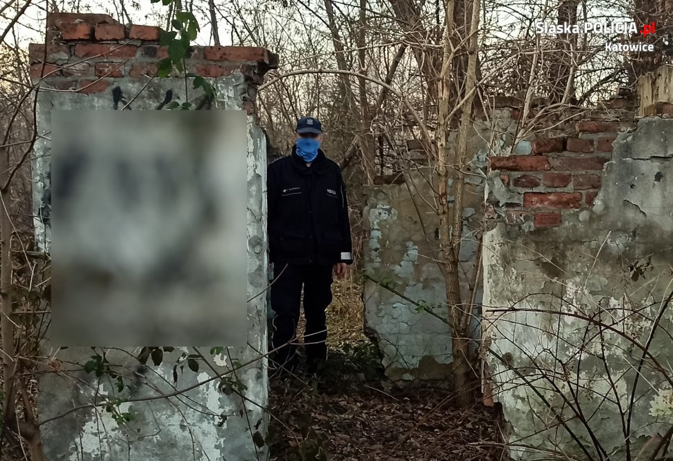 Policjanci kontrolują miejsca, gdzie przebywają osoby bezdomne