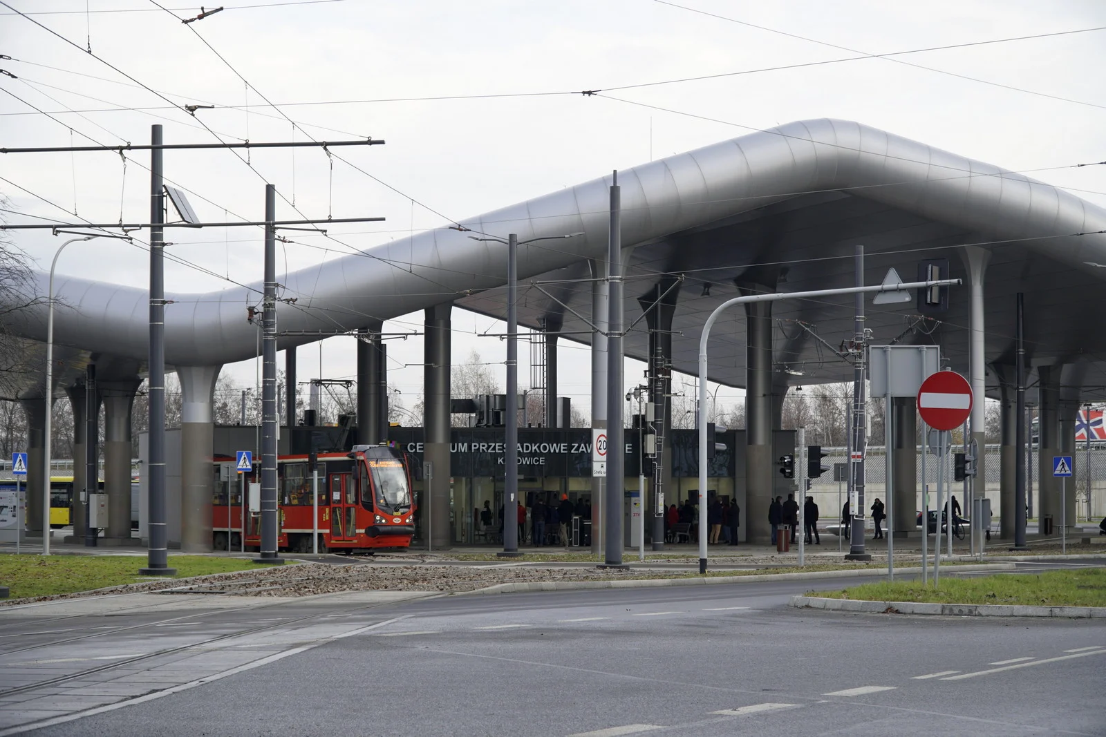 Pierwsi pasażerowie skorzystali dziś Centrum Przesiadkowego "Zawodzie"