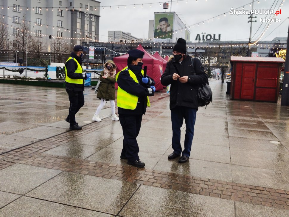 Katowiccy policjanci dbają o bezpieczeństwo pieszych