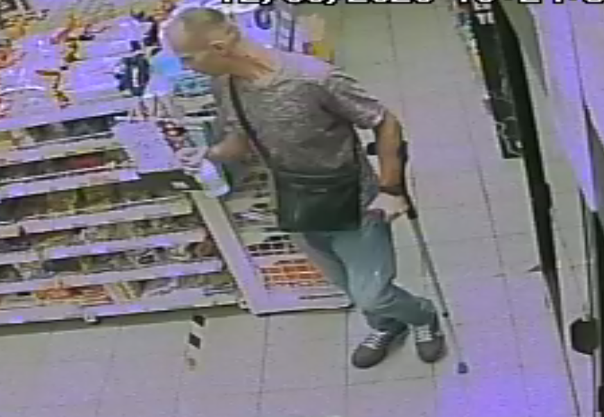 Uderzył głową kobietę w twarz – czy rozpoznajesz mężczyznę?