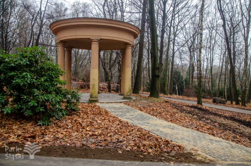 Park Śląski: Alejki przy kręgach tanecznych czekają na spacerowiczów