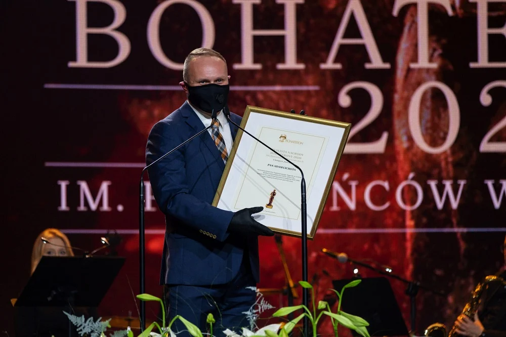 Nauczyciel z Chorzowa wyróżniony podczas finałowej gali BohaterOnów