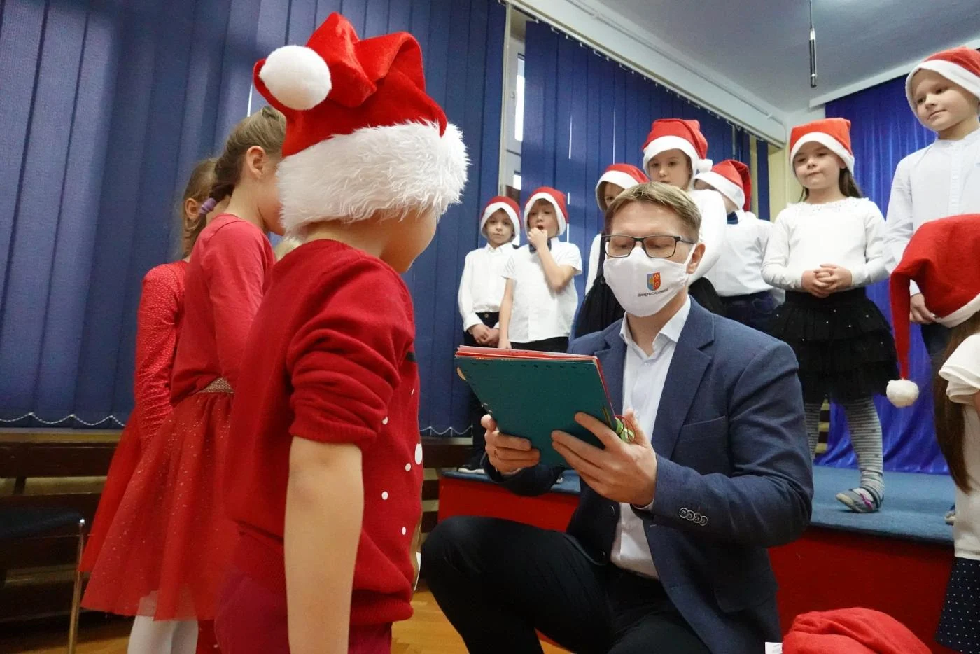 Przedszkolaki nagrodzone za ozdobienie choinki