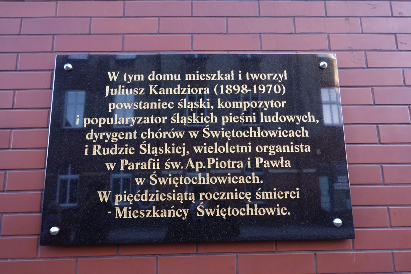 Uroczyste odsłonięcie tablicy poświęconej Juliuszowi Kandziorze