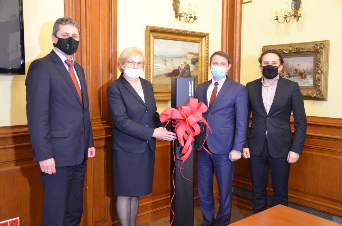 Firma ELZAB S.A. przekazała Miastu Zabrze sterylizator powietrza