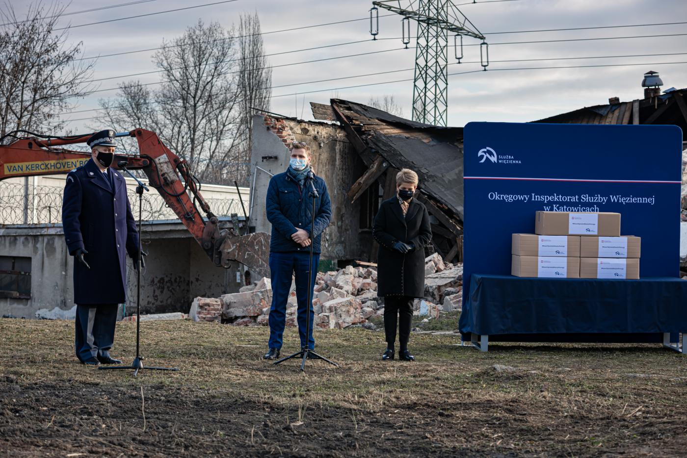 Wiceminister Sprawiedliwości, Michał Woś na konferencji w zabrzańskim Zakładzie Karnym