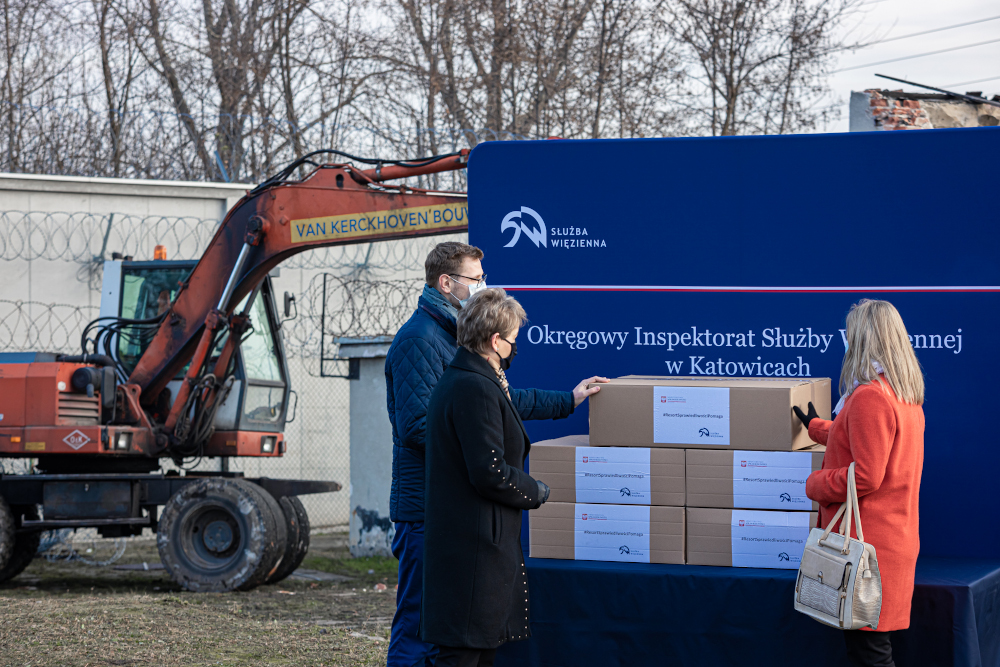 Wiceminister Sprawiedliwości, Michał Woś na konferencji w zabrzańskim Zakładzie Karnym