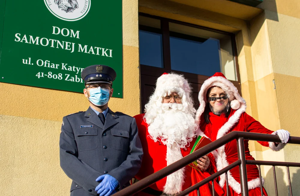 Funkcjonariusze z ZK w Zabrzu zawieźli mnóstwo prezentów do Domu Samotnej Matki w Zabrzu