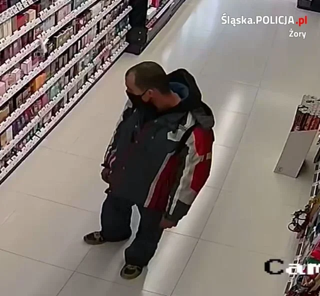 Ukradł perfumy, rozpoznajesz tego mężczyznę?