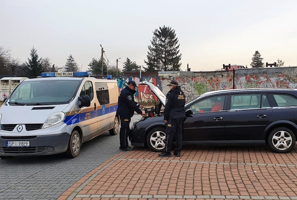 Straż Miejska pomoże uruchomić auto