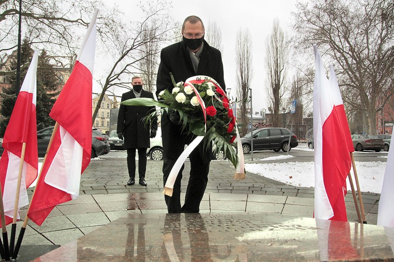 Władze miasta złożyły kwiaty na Grobie Nieznanego Żołnierza