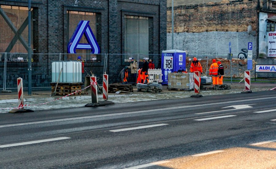 Pasażerowie już mogą korzystać z trzech zmodernizowanych przystanków